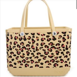 Large leopard bogg tote bag. Comes with 2 inserts.